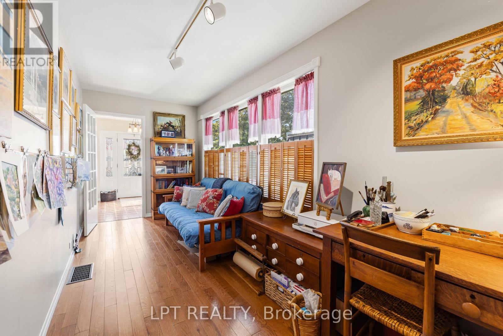 145 LAKE DRIVE N - Image 24