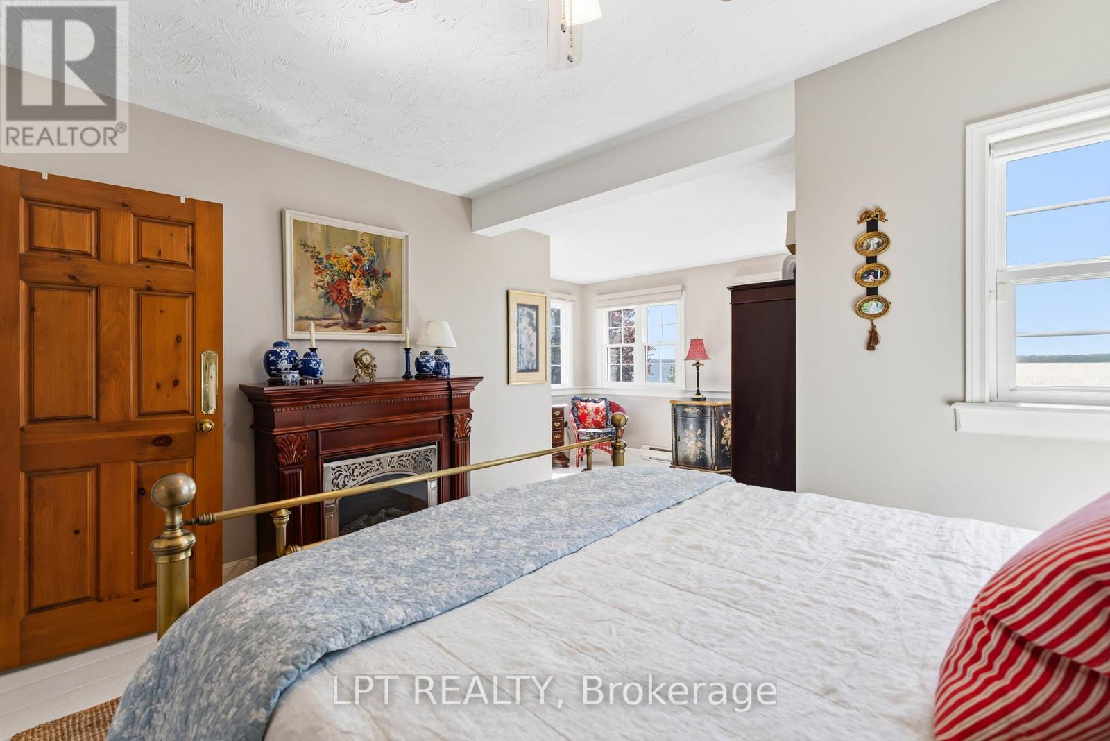 145 LAKE DRIVE N - Image 28