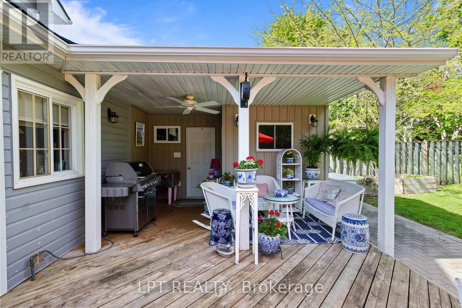 145 LAKE DRIVE N - Image 37