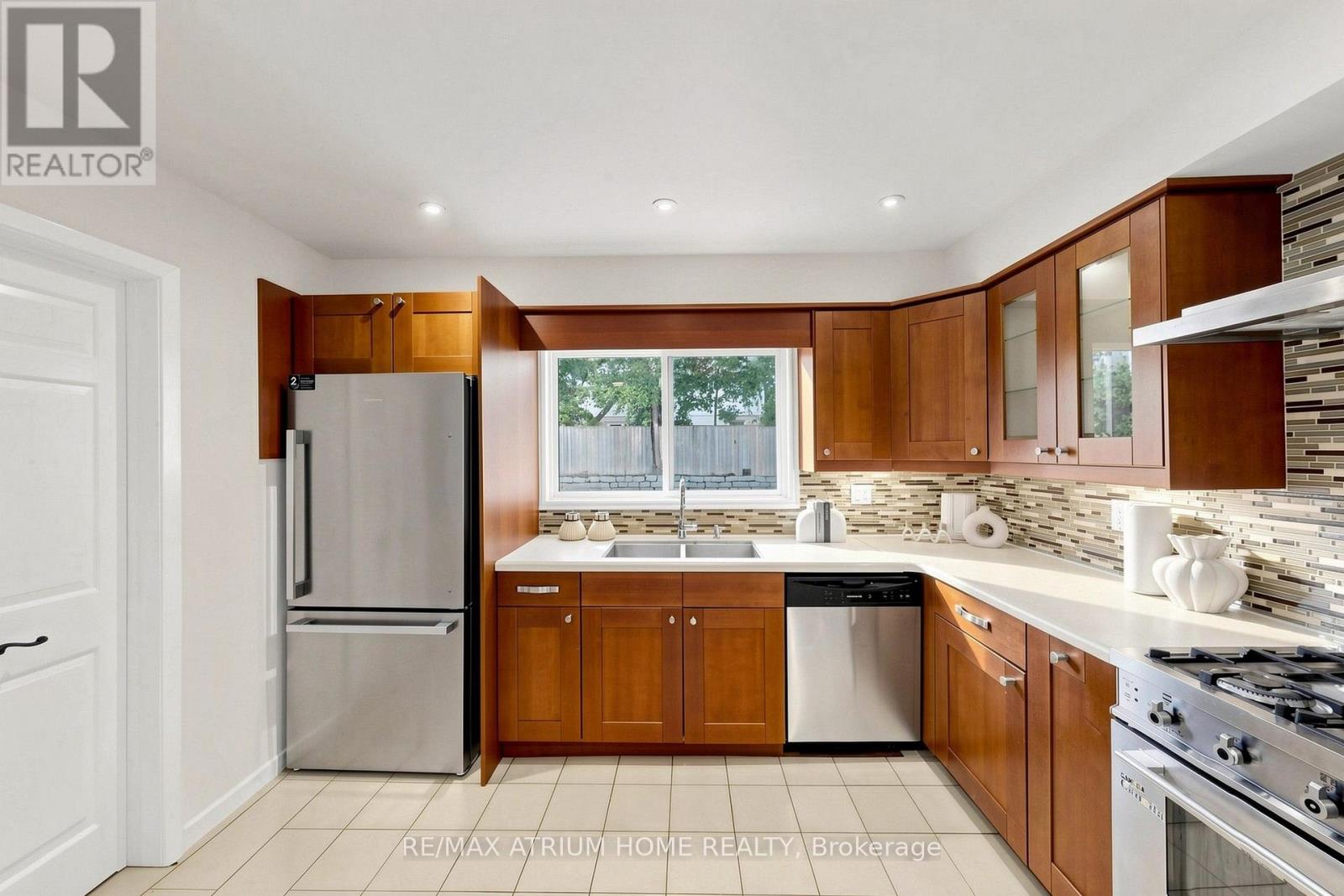 61 HOBART DRIVE - Image 17