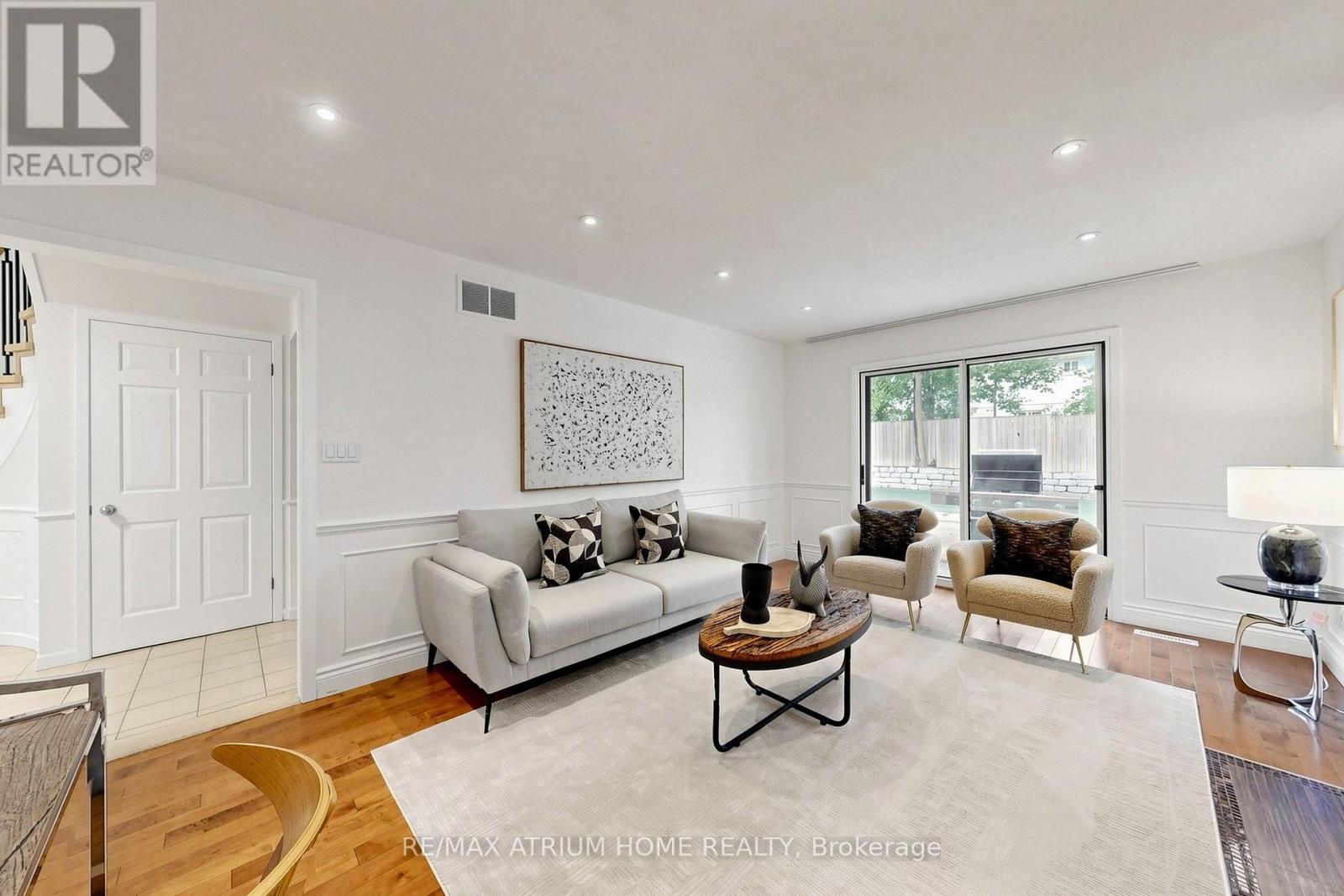 61 HOBART DRIVE - 14
