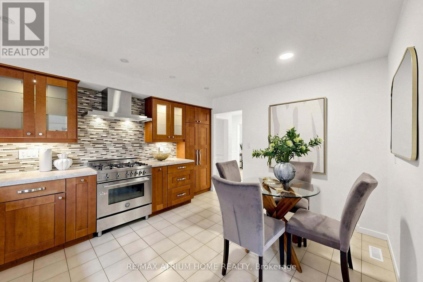 61 HOBART DRIVE - Image 18