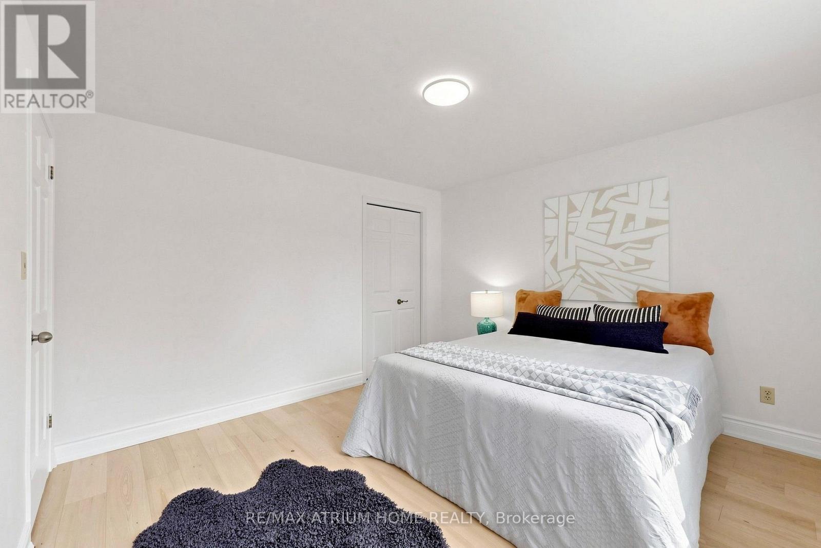 61 HOBART DRIVE - 32
