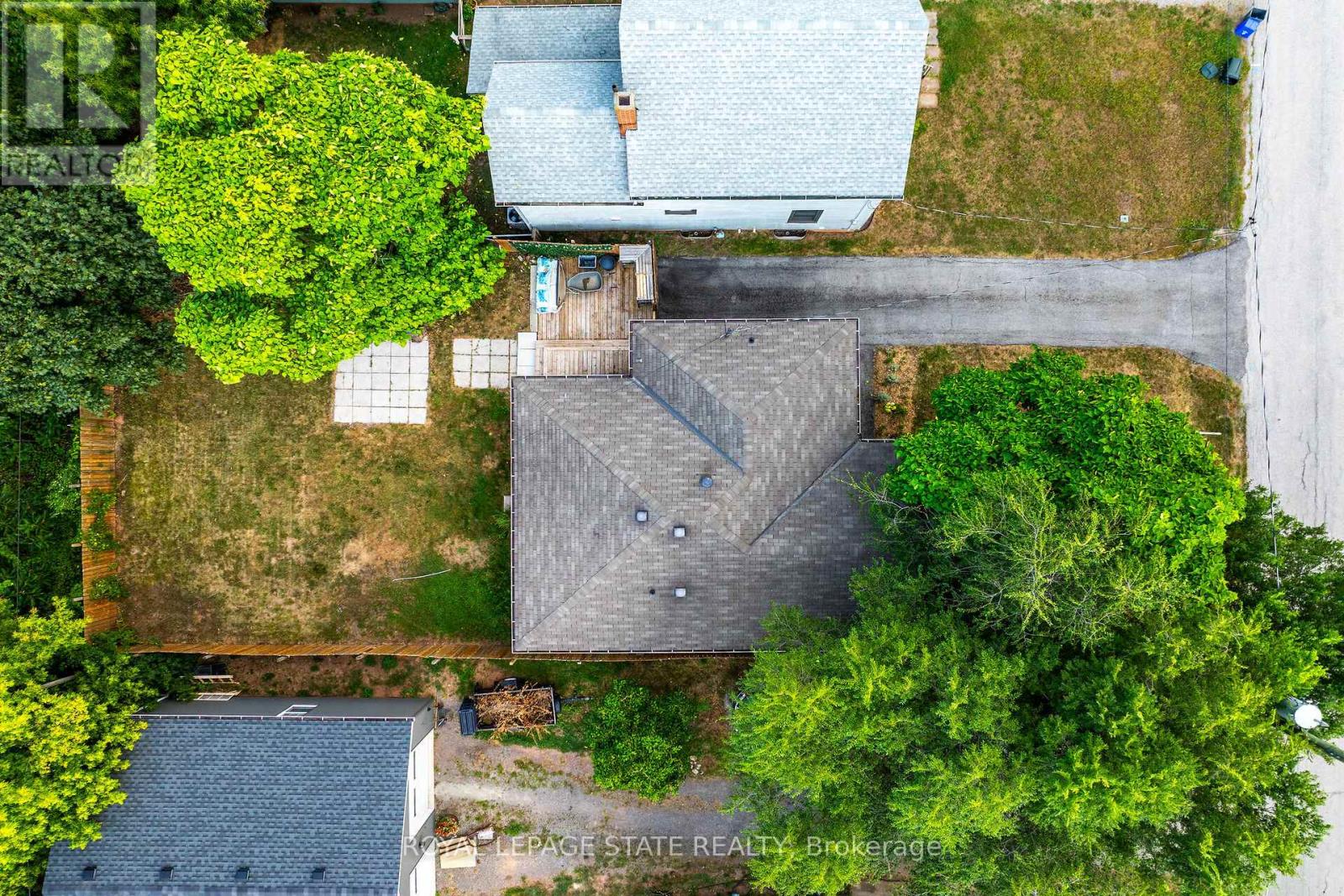 6 LINCOLN AVENUE - 35