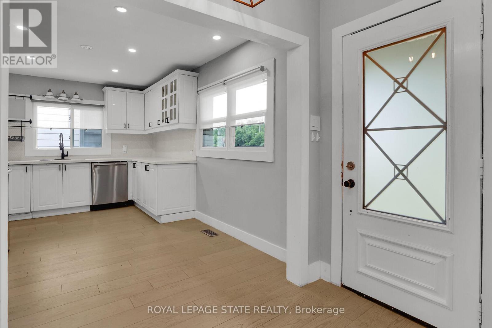 6 LINCOLN AVENUE - 6