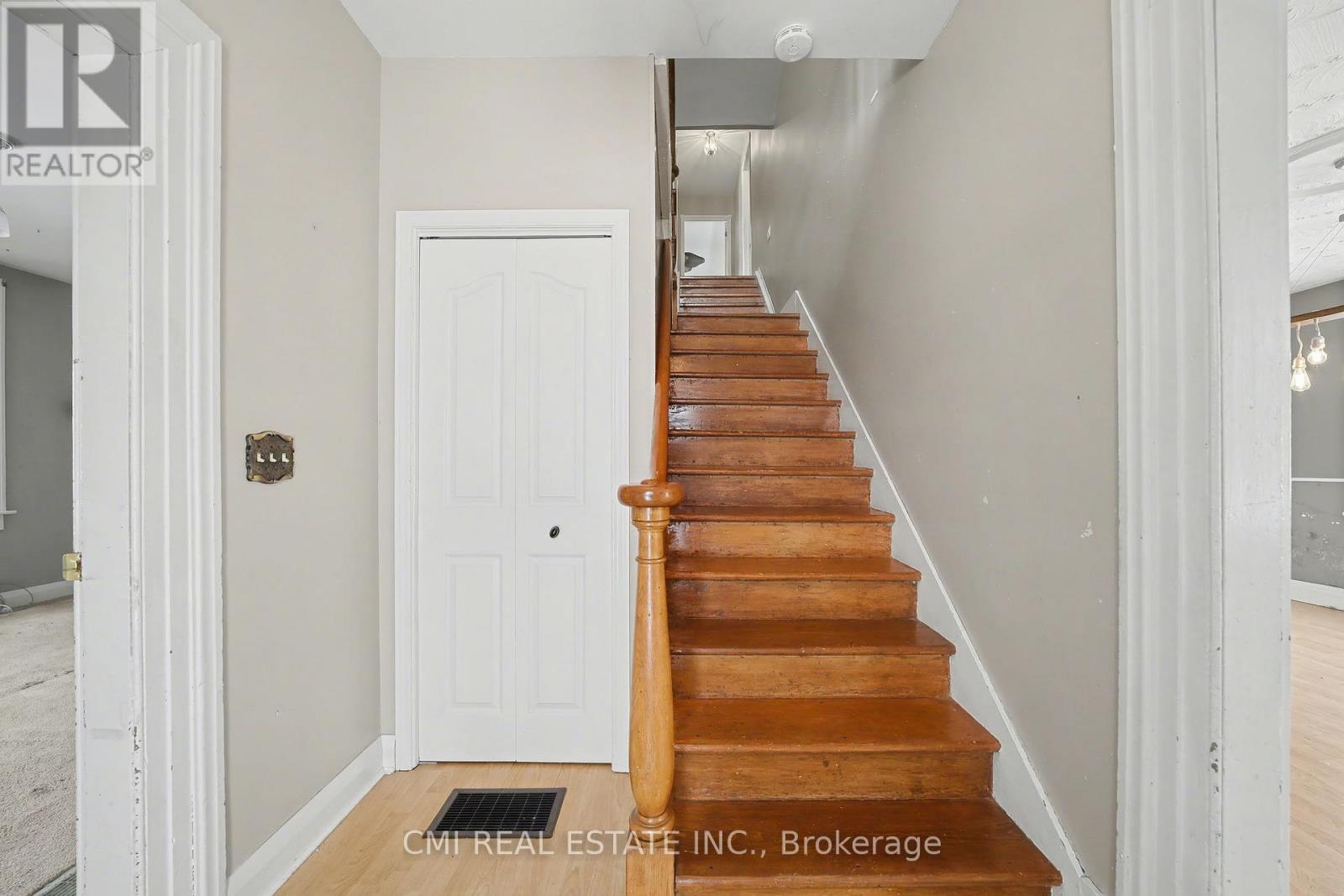 76 MAIN STREET E - 7
