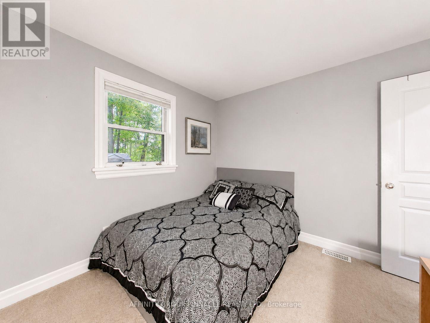38 WESTVIEW DRIVE - 21