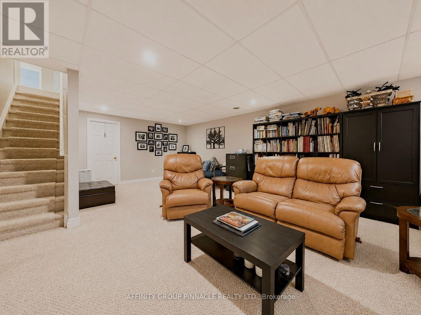 38 WESTVIEW DRIVE - 29
