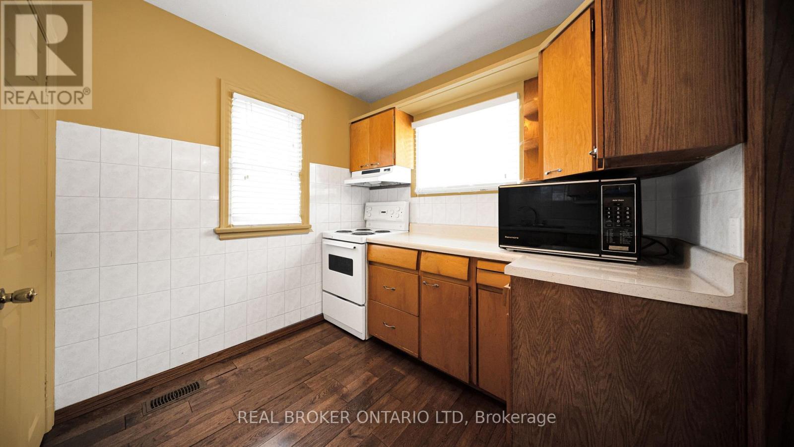 74 STERLING STREET - Image 10