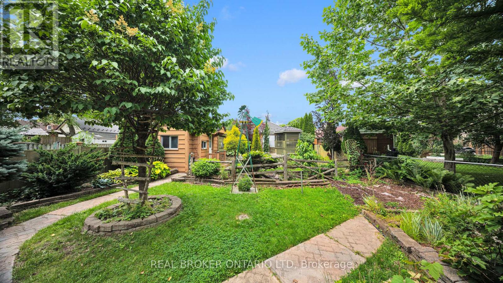 74 STERLING STREET - Image 35