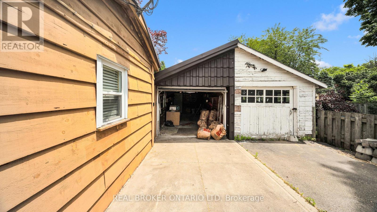 74 STERLING STREET - Image 41