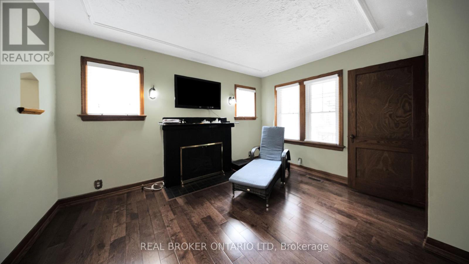 74 STERLING STREET - Image 6