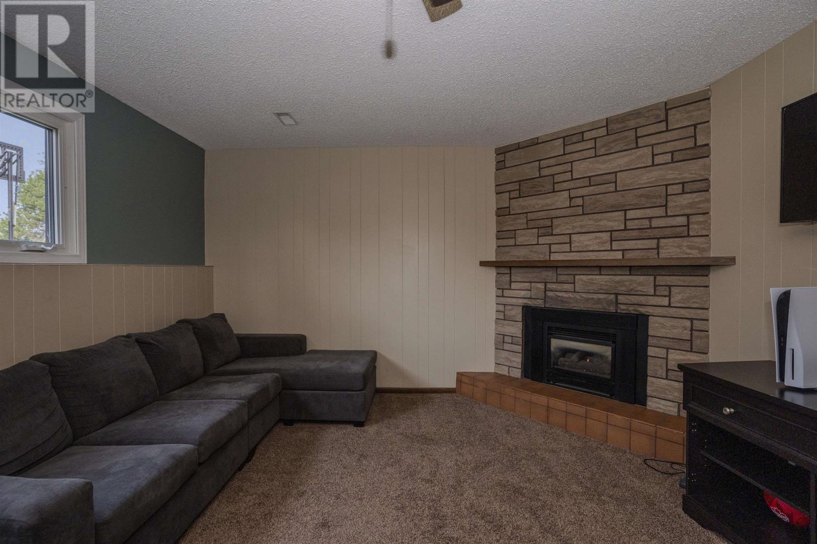 556 Laurentian DR - Image 30