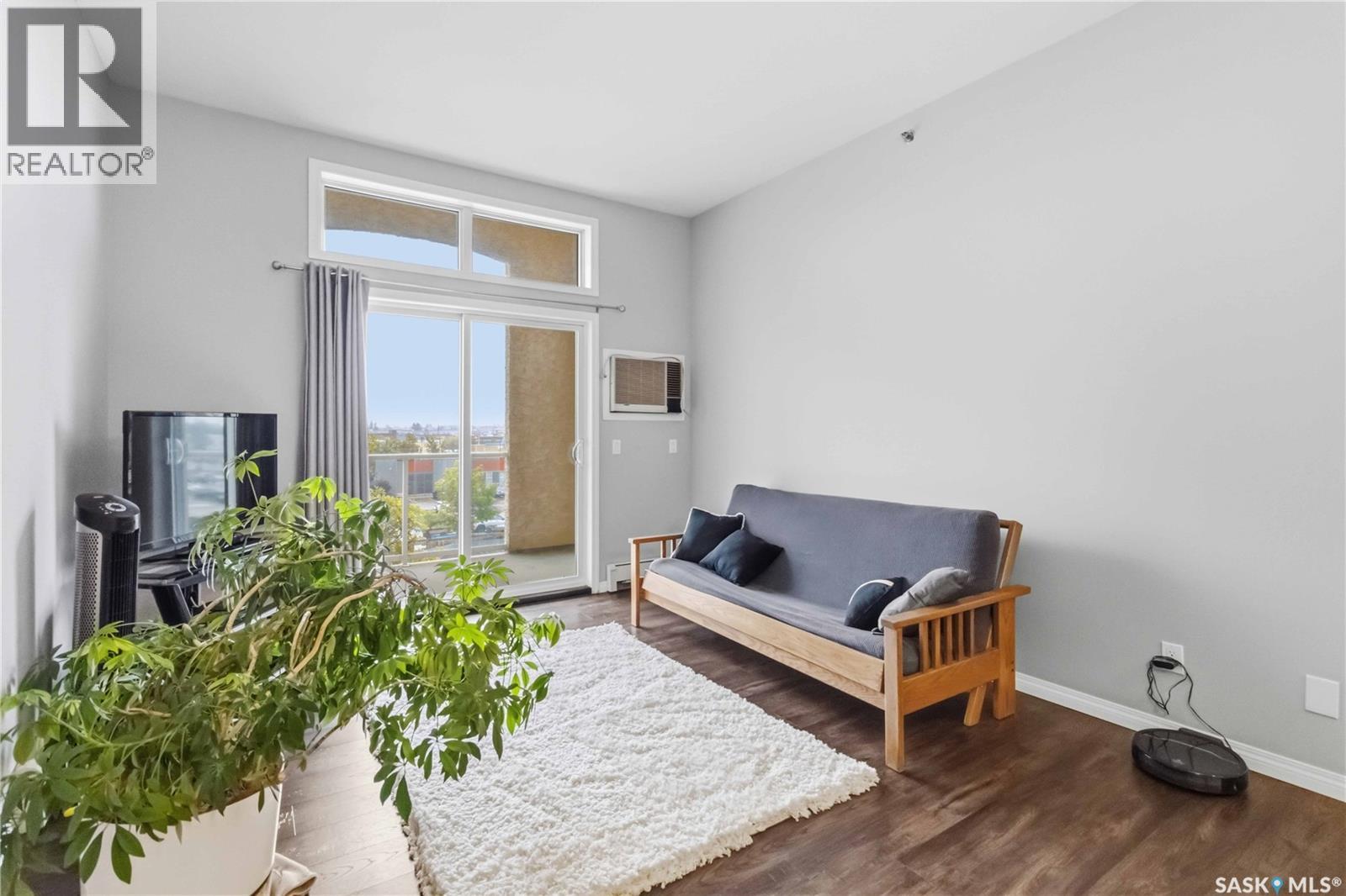 #401 215 Lowe ROAD - 6