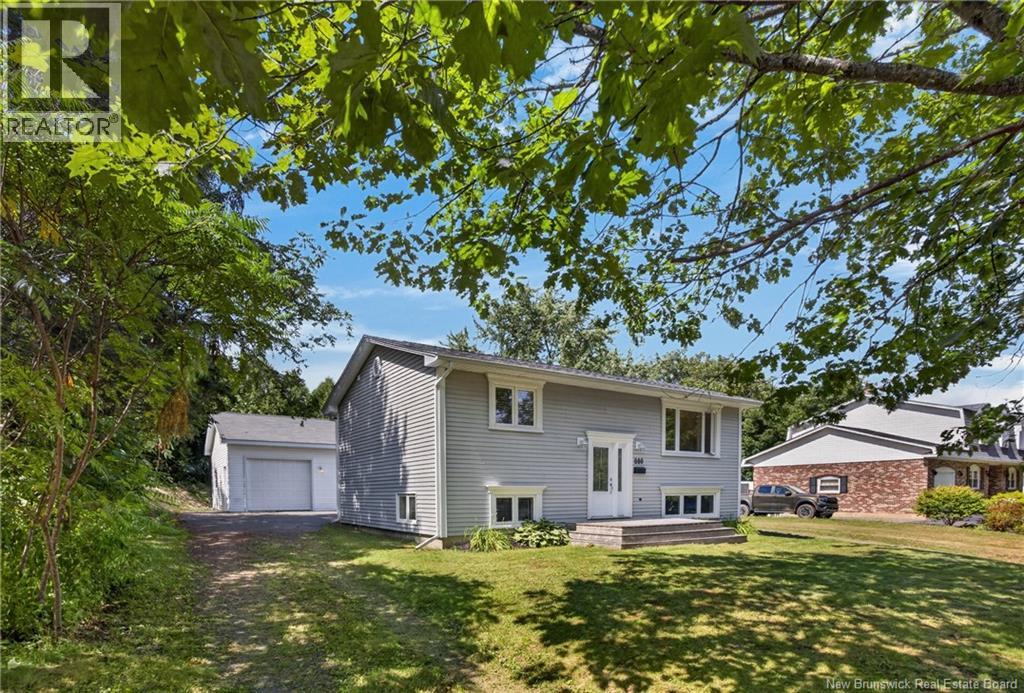 880 Glengarry Place