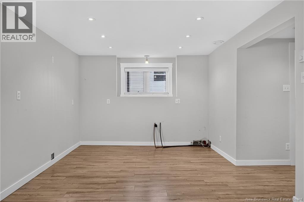 880 Glengarry Place - Image 19