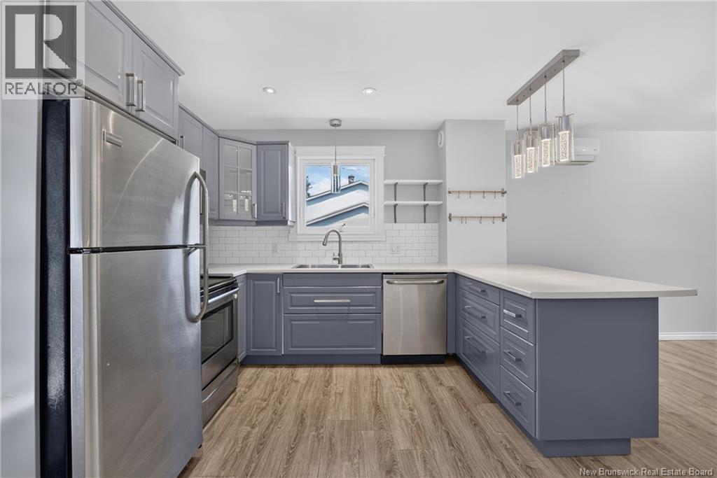 880 Glengarry Place - 2