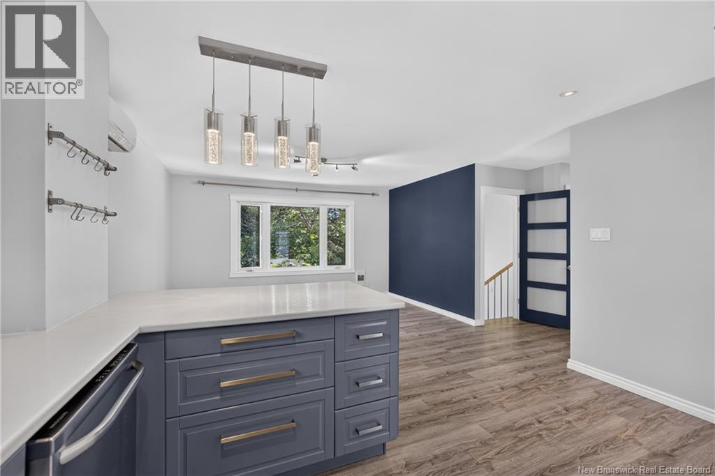 880 Glengarry Place - 3