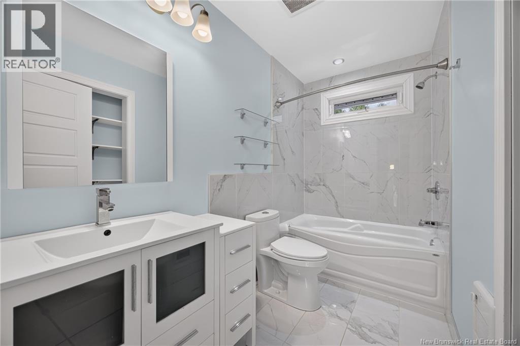 880 Glengarry Place - 4
