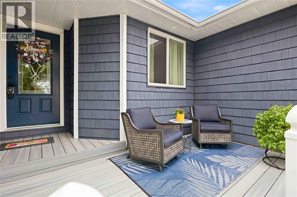 392 JULIE COURT - 6