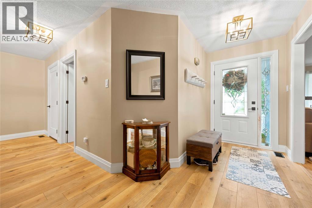 392 JULIE COURT - 7