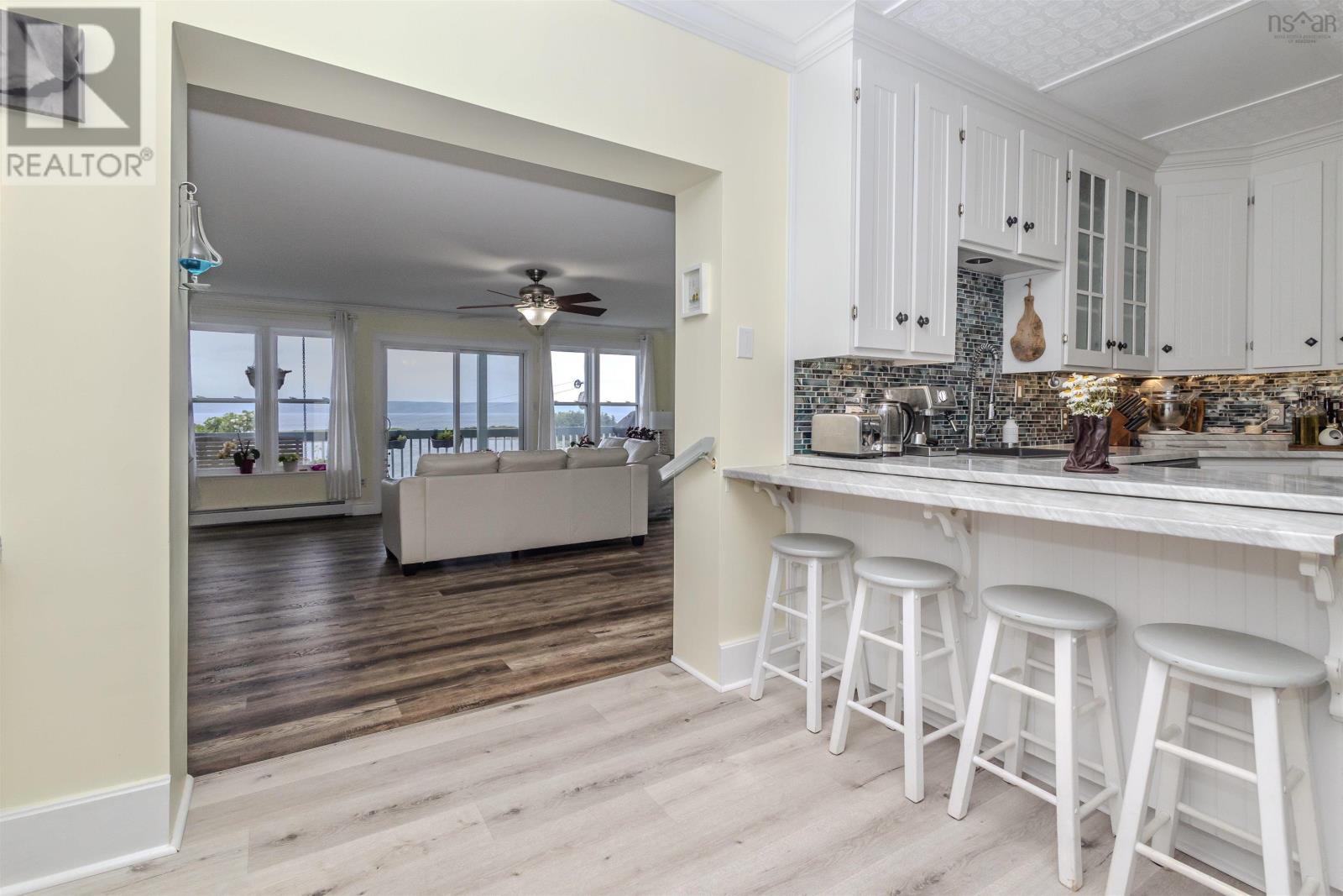 Property 24 of 48 of 36 Seaview Drive