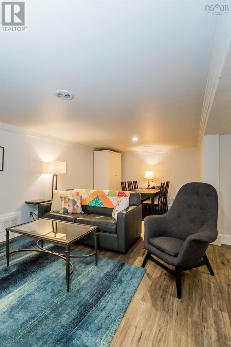 Property 29 of 41 of 426 Granville Street E