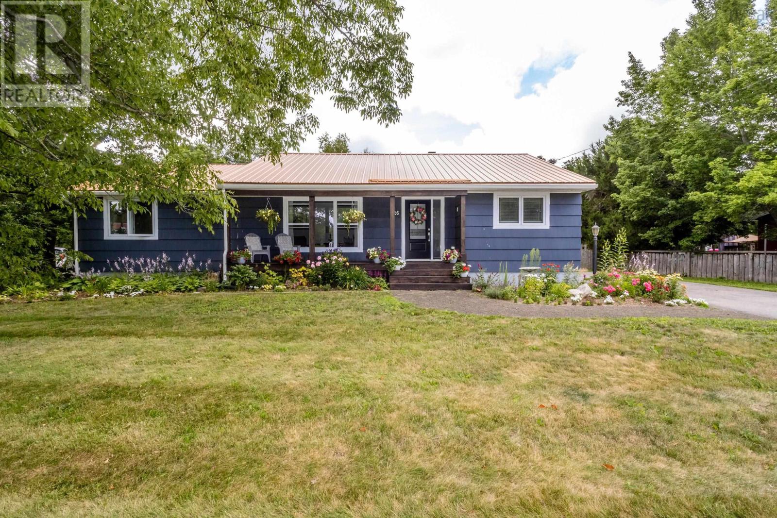 Property 3 of 41 of 426 Granville Street E