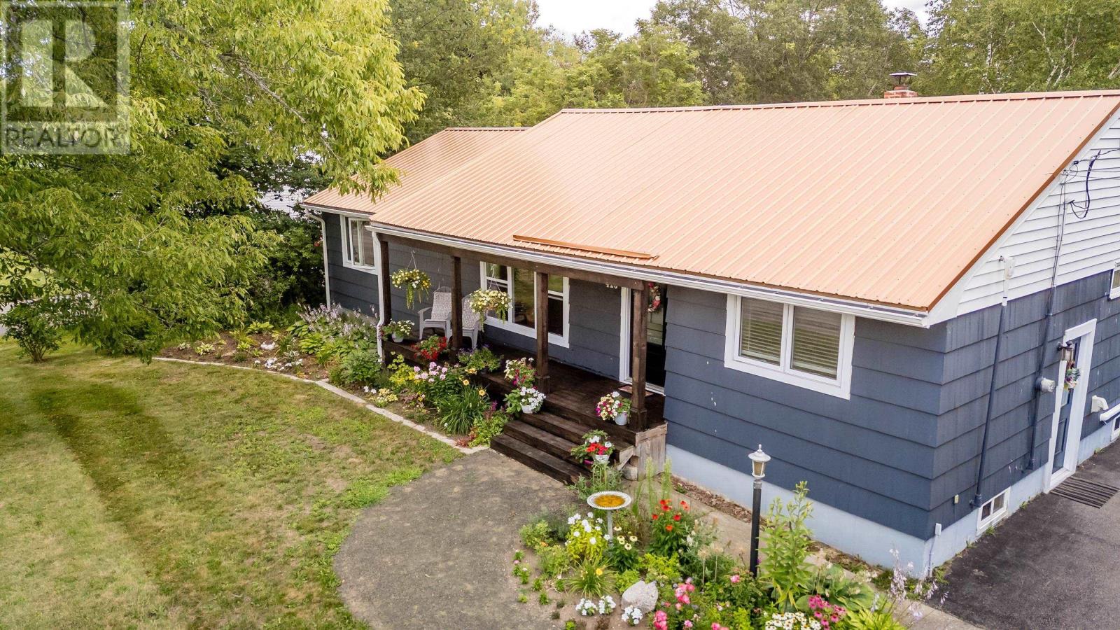 Property 2 of 41 of 426 Granville Street E