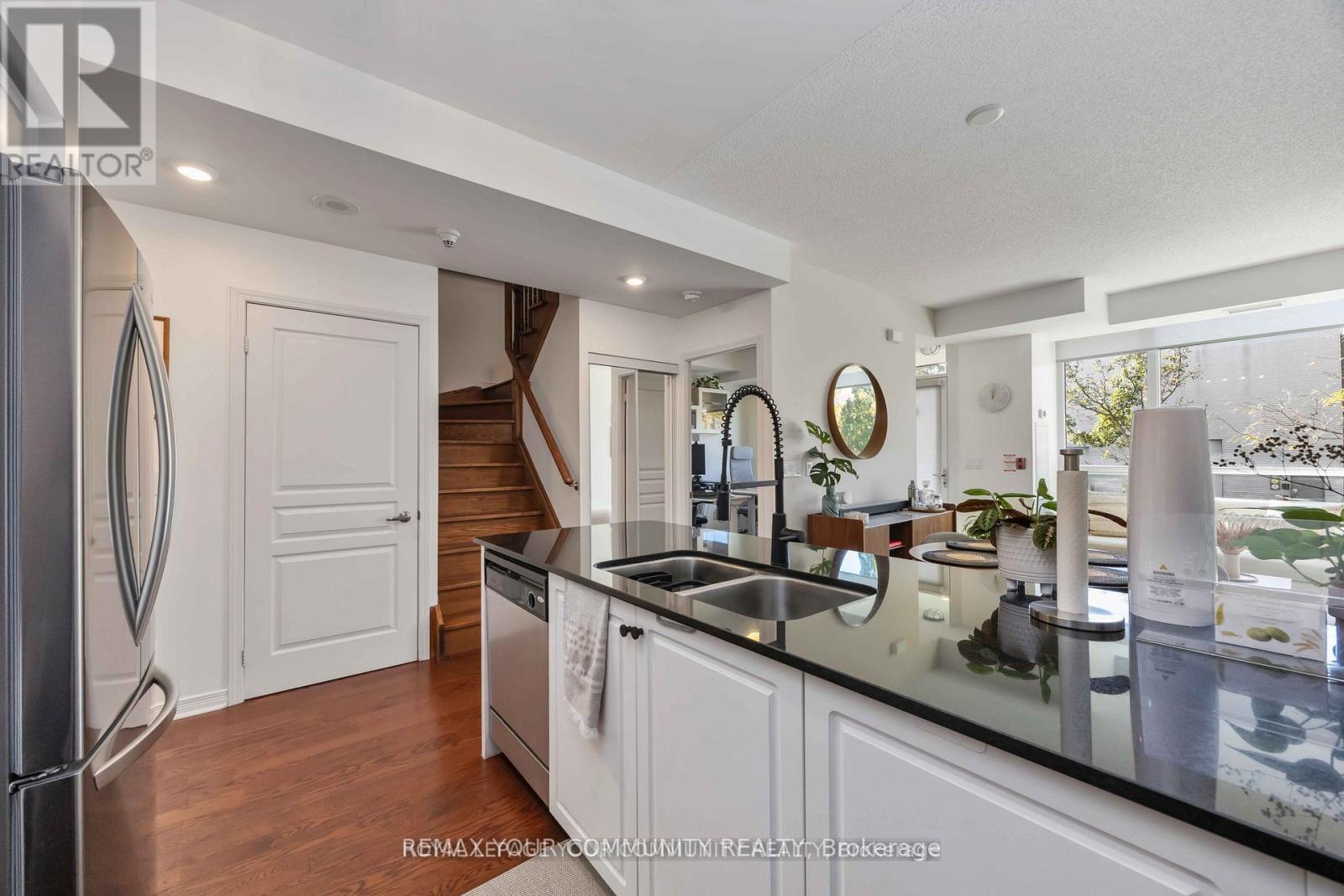#102 15 LEGION ROAD - 20