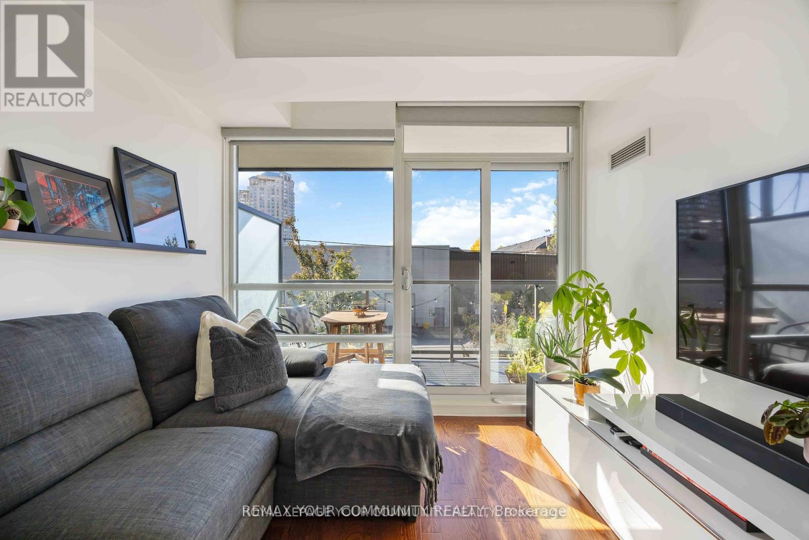 #102 15 LEGION ROAD - 26