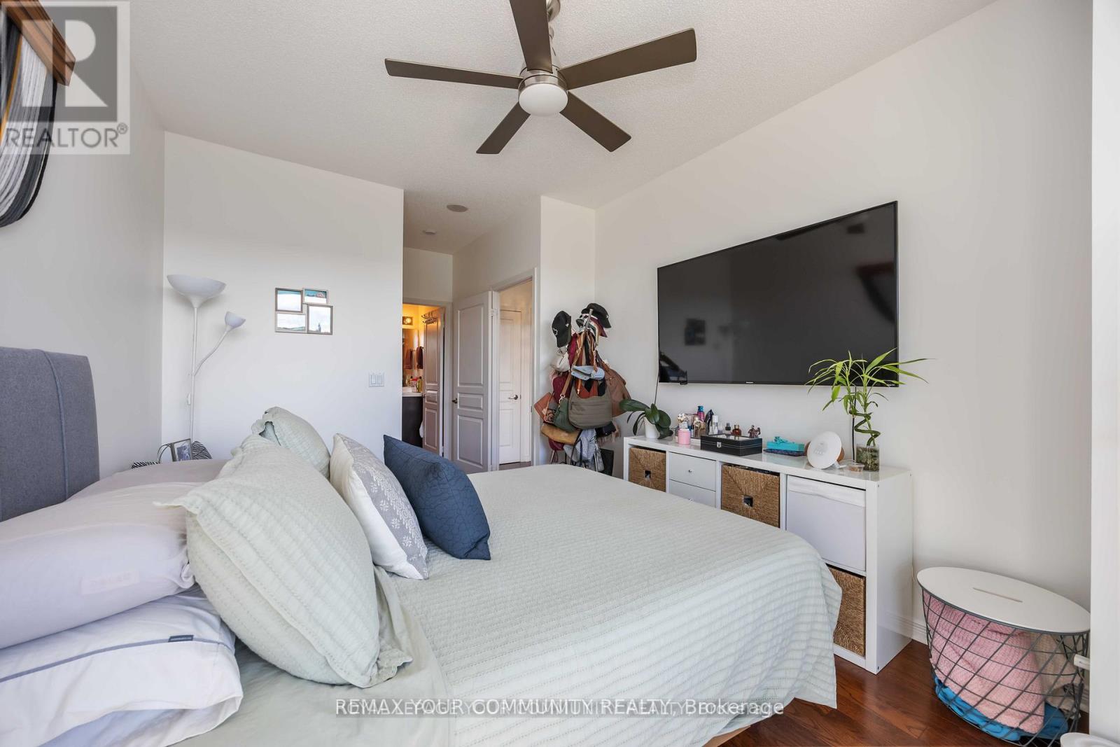 #102 15 LEGION ROAD - 29