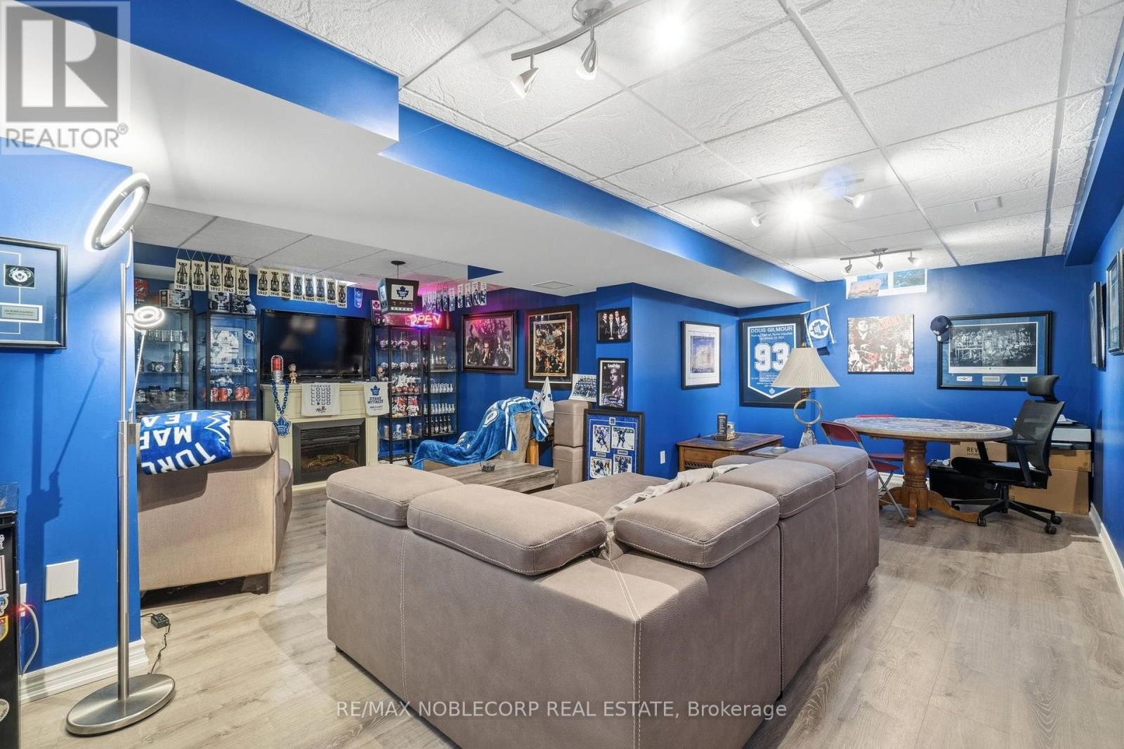 111 EMILY CARR CRESCENT - Image 32