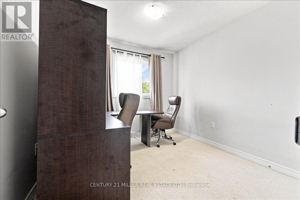 #30 90 RAYMOND ROAD - 30
