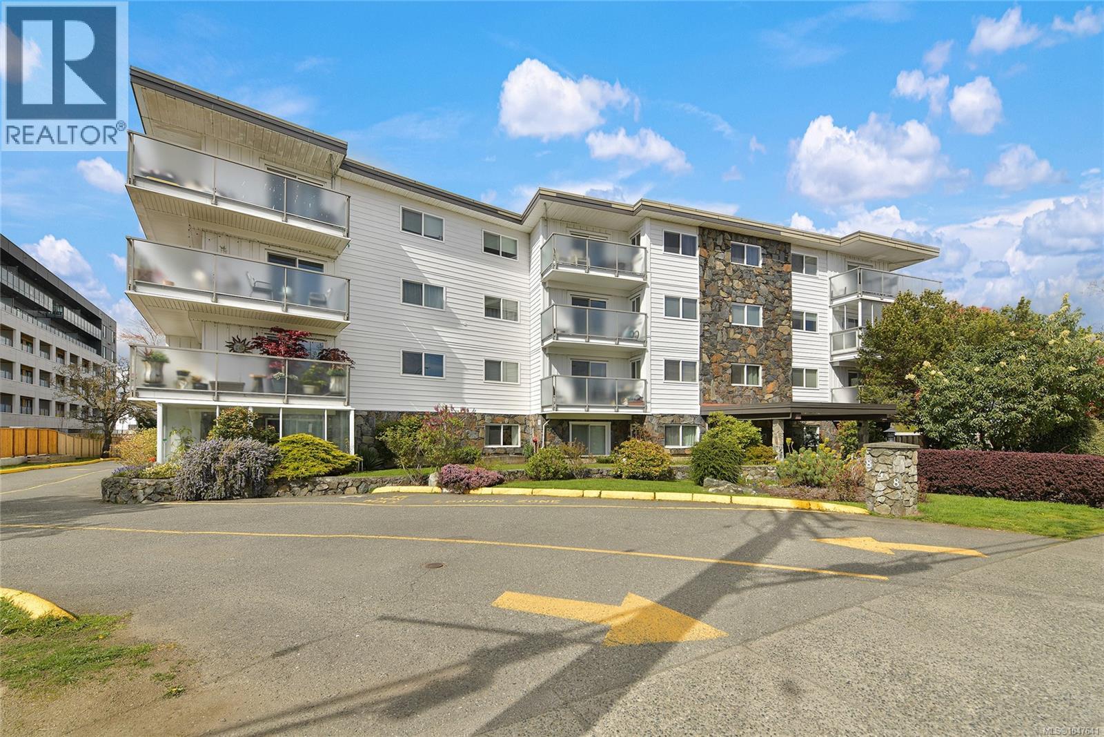 214 848 Esquimalt Rd, Esquimalt