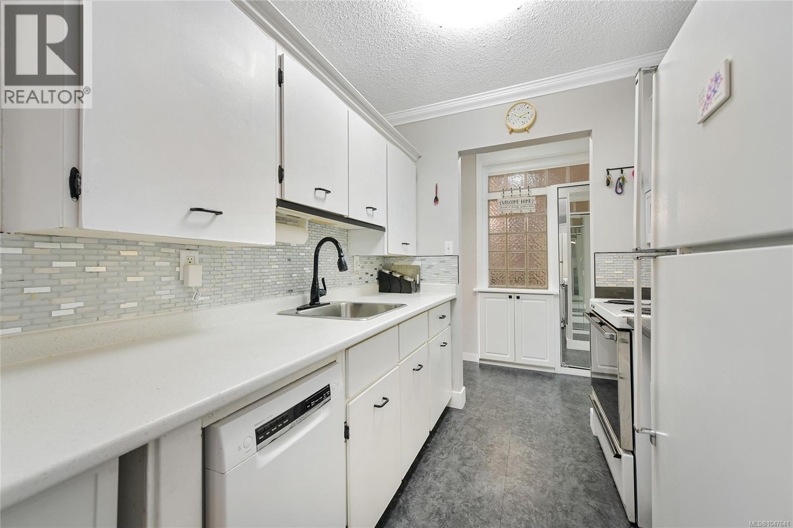 214 848 Esquimalt Rd, Esquimalt