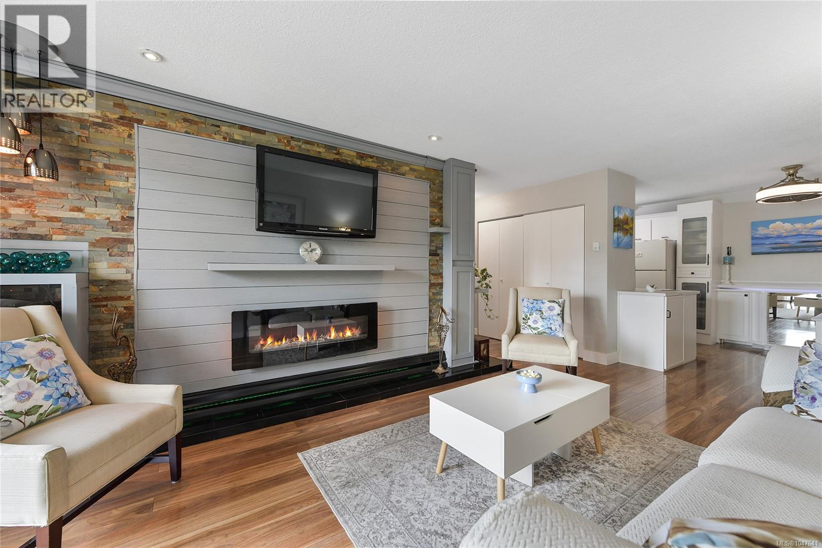#214 848 Esquimalt Rd - 15