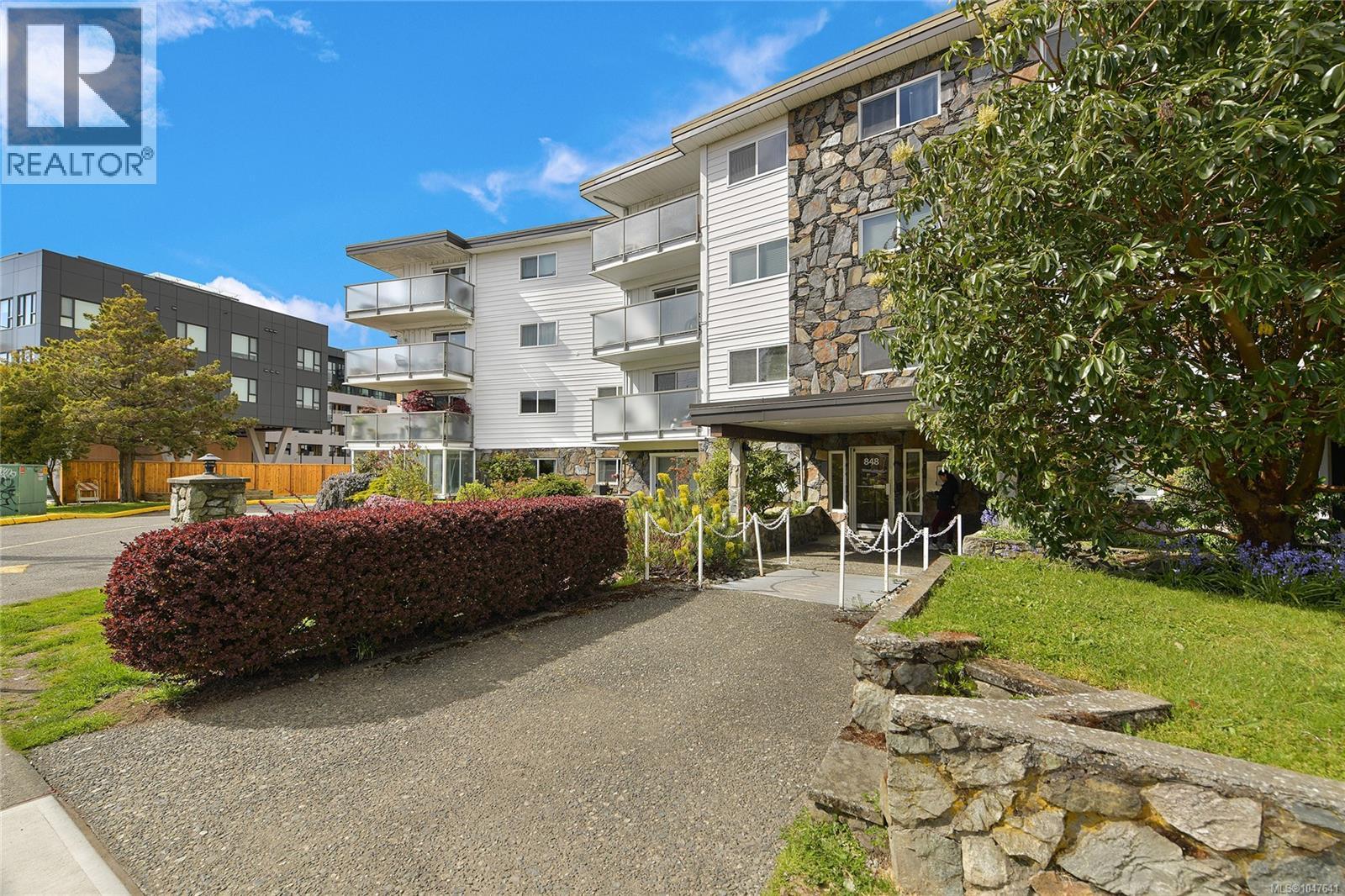 #214 848 Esquimalt Rd - 2