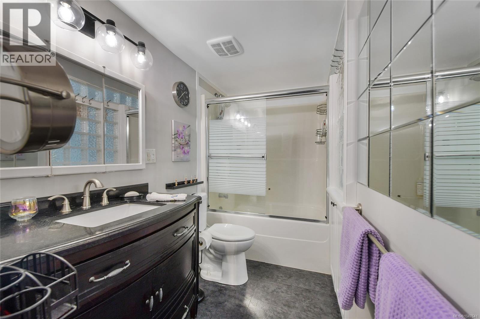 214 848 Esquimalt Rd, Esquimalt