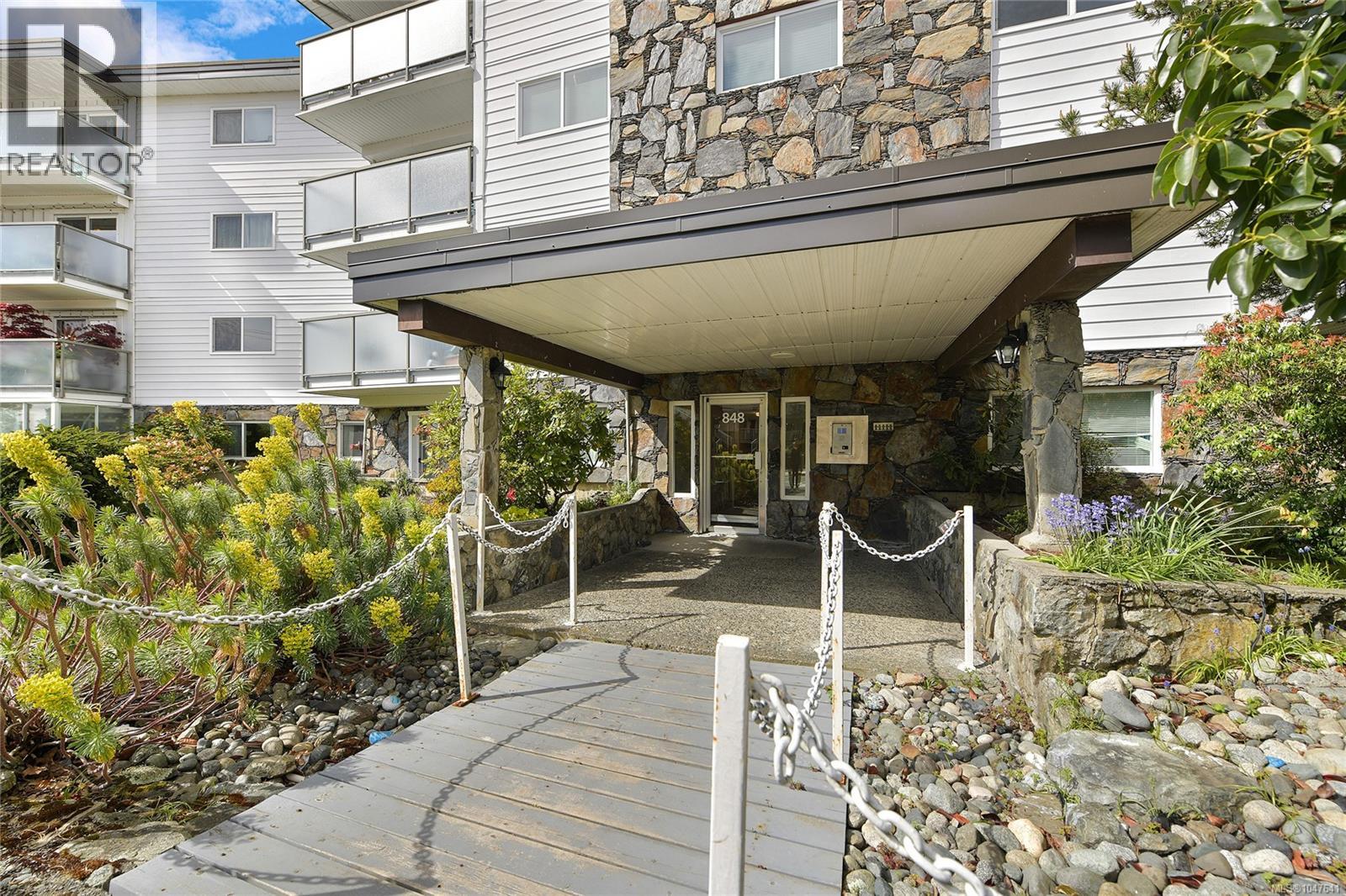 214 848 Esquimalt Rd, Esquimalt