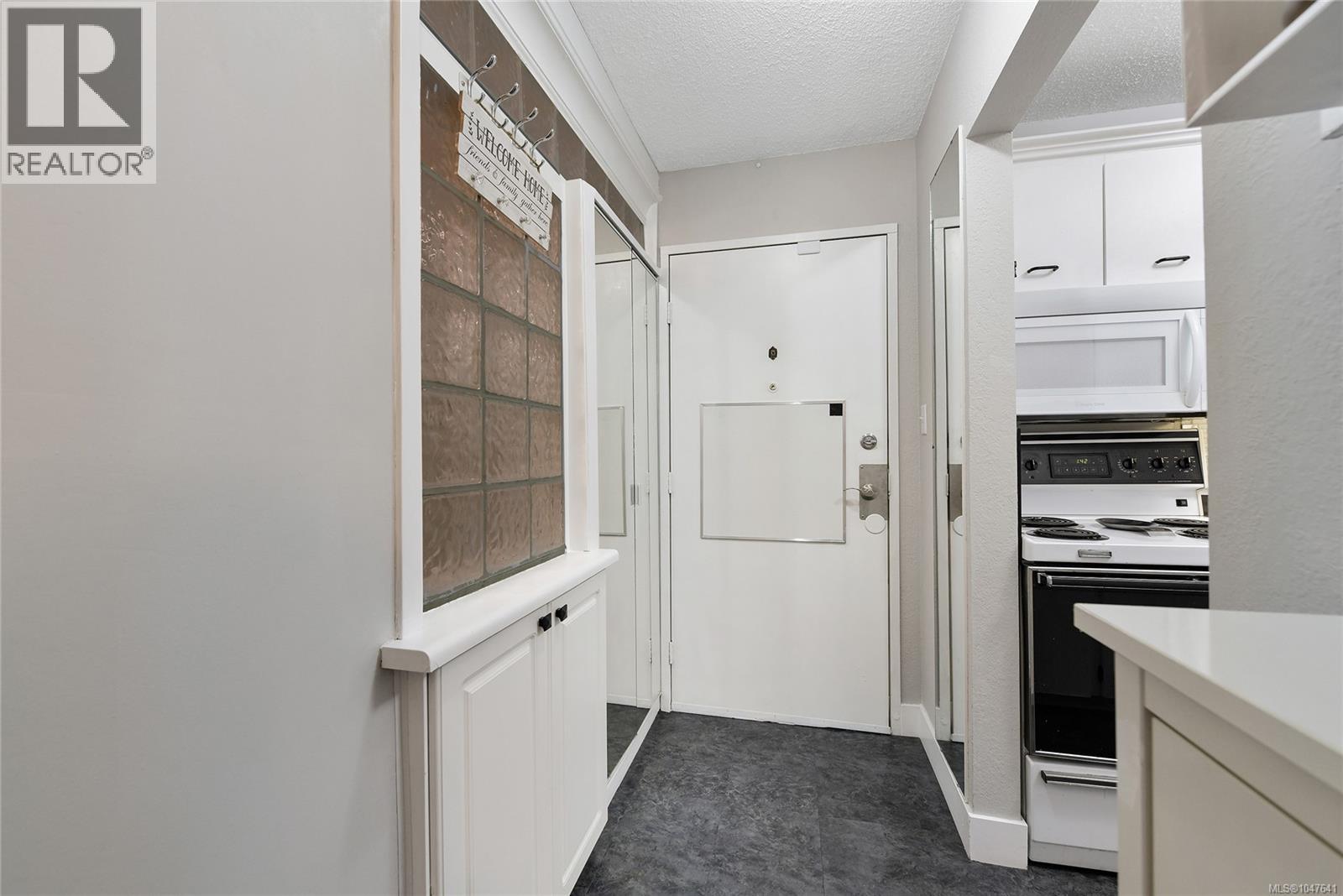 214 848 Esquimalt Rd, Esquimalt