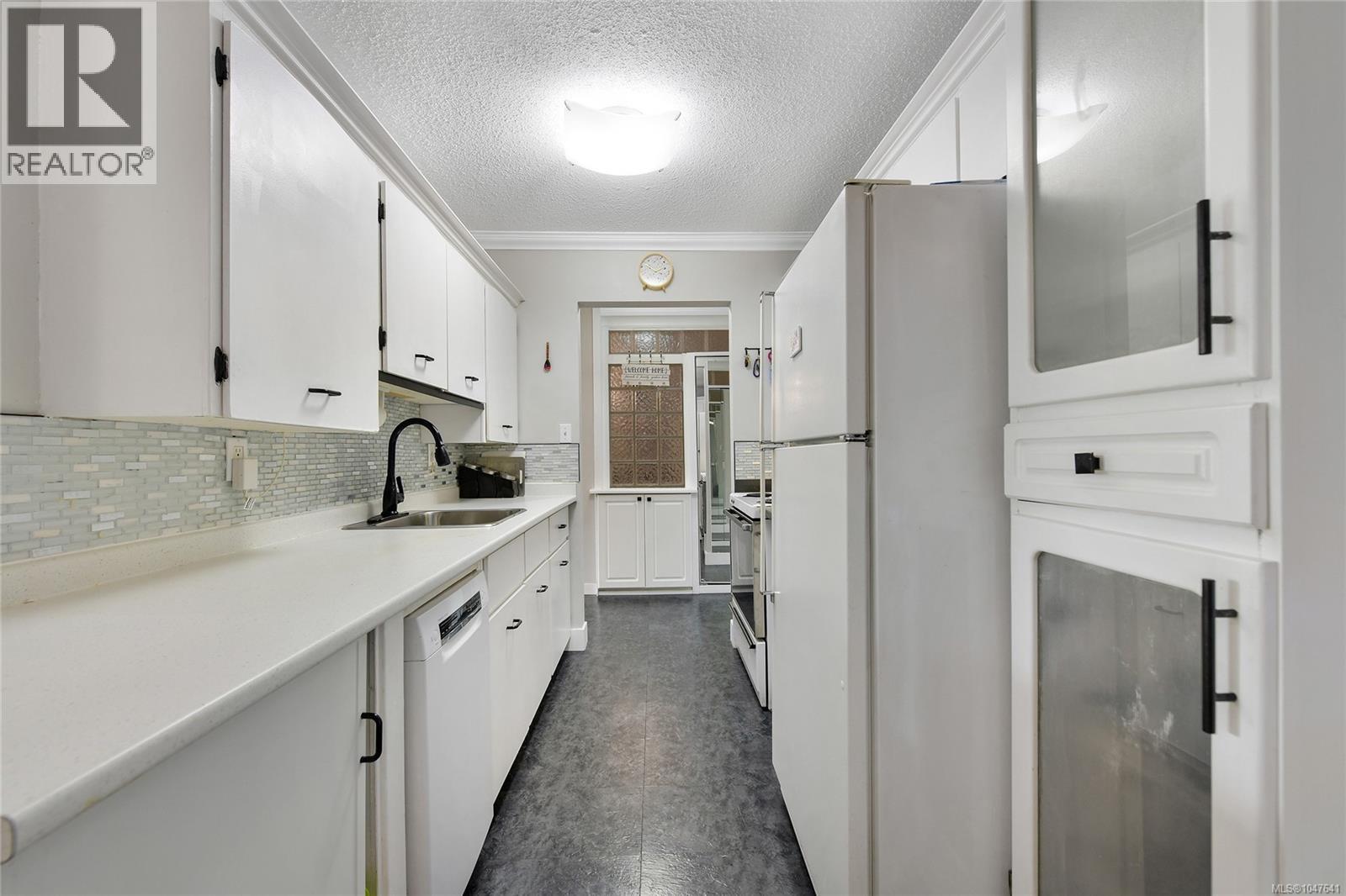 214 848 Esquimalt Rd, Esquimalt
