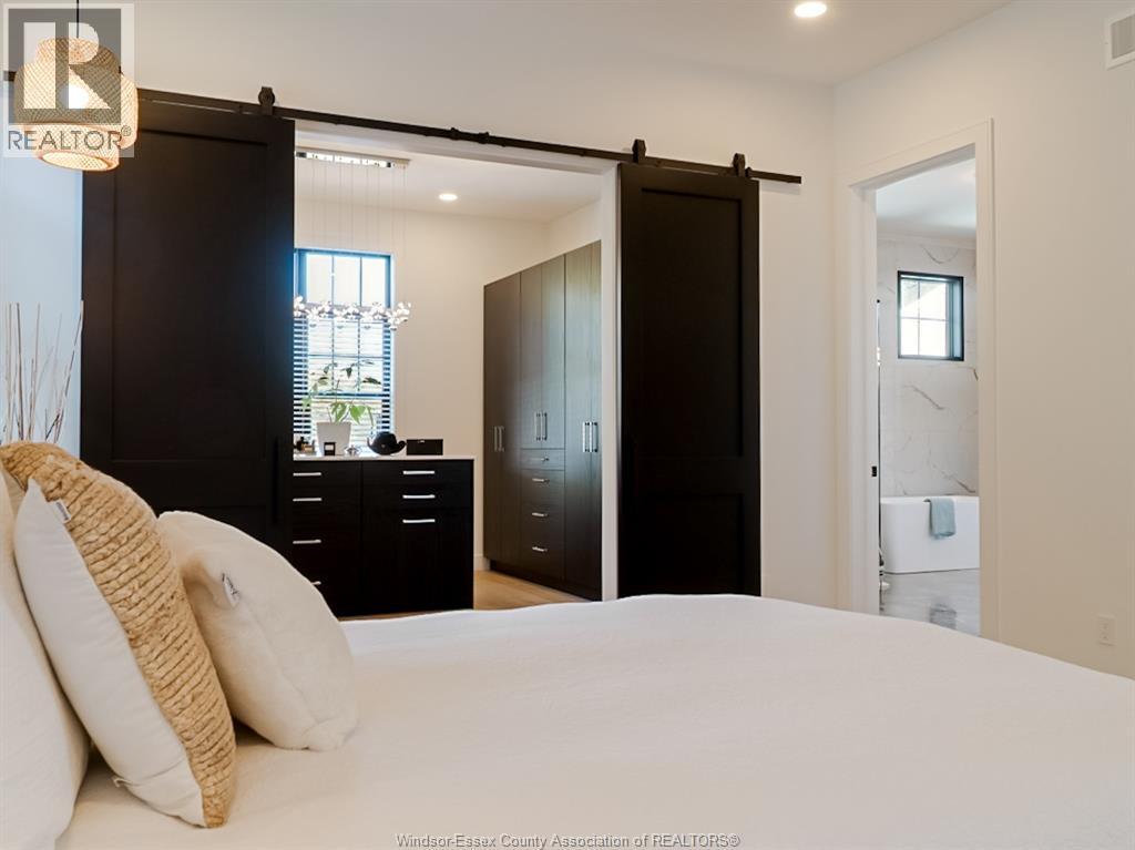 36 YORK BOULEVARD - 12