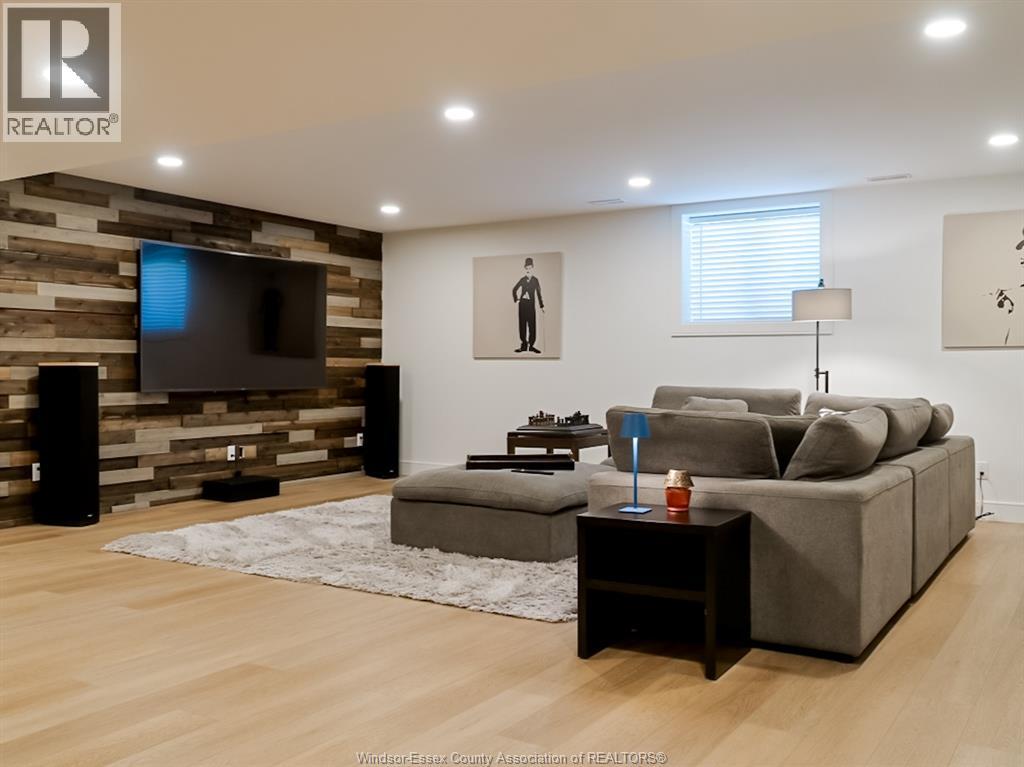 36 YORK BOULEVARD - Image 26