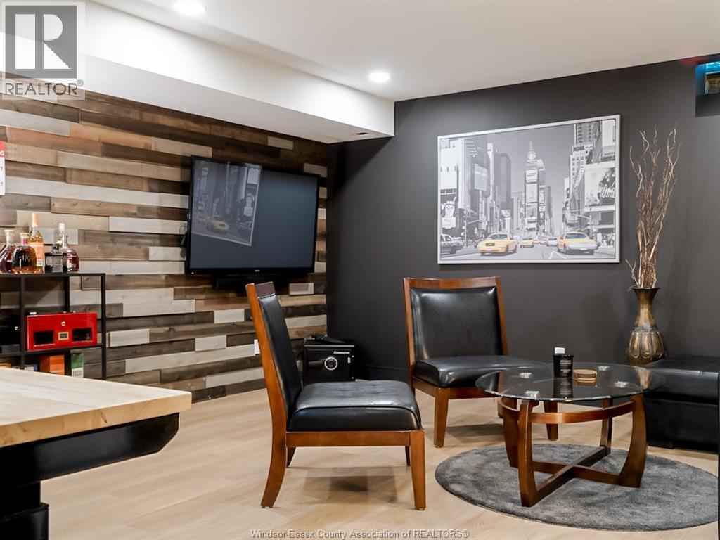 36 YORK BOULEVARD - 30