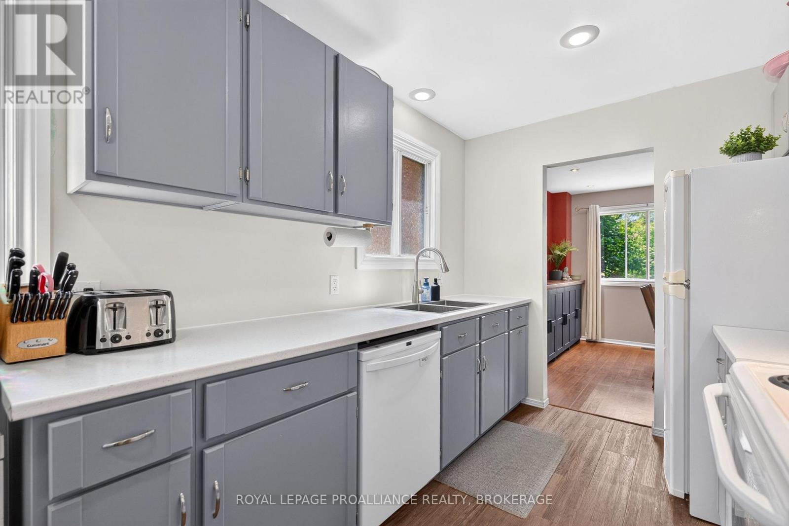 24 BALMORAL COURT - 17