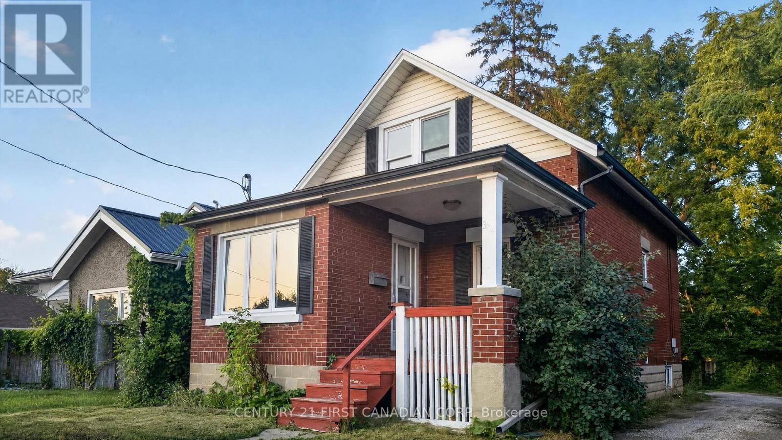 384 WHARNCLIFFE ROAD S - 1