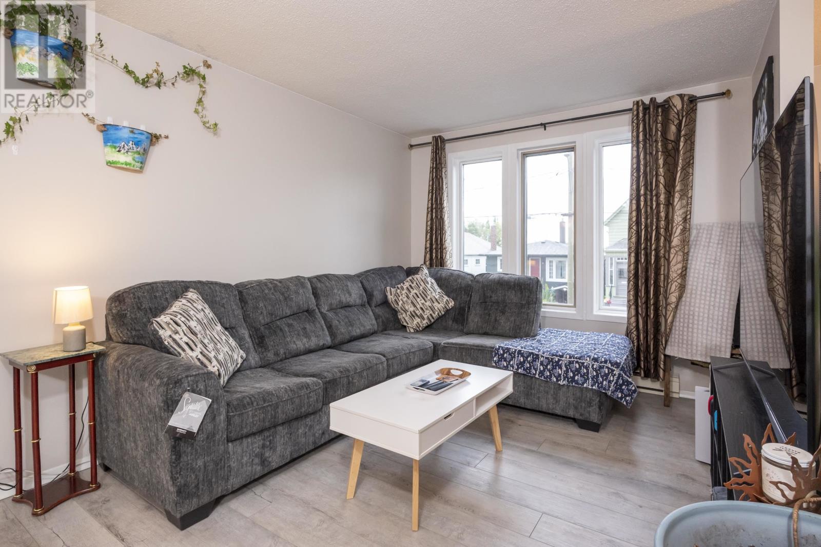 80 Peter ST - 4