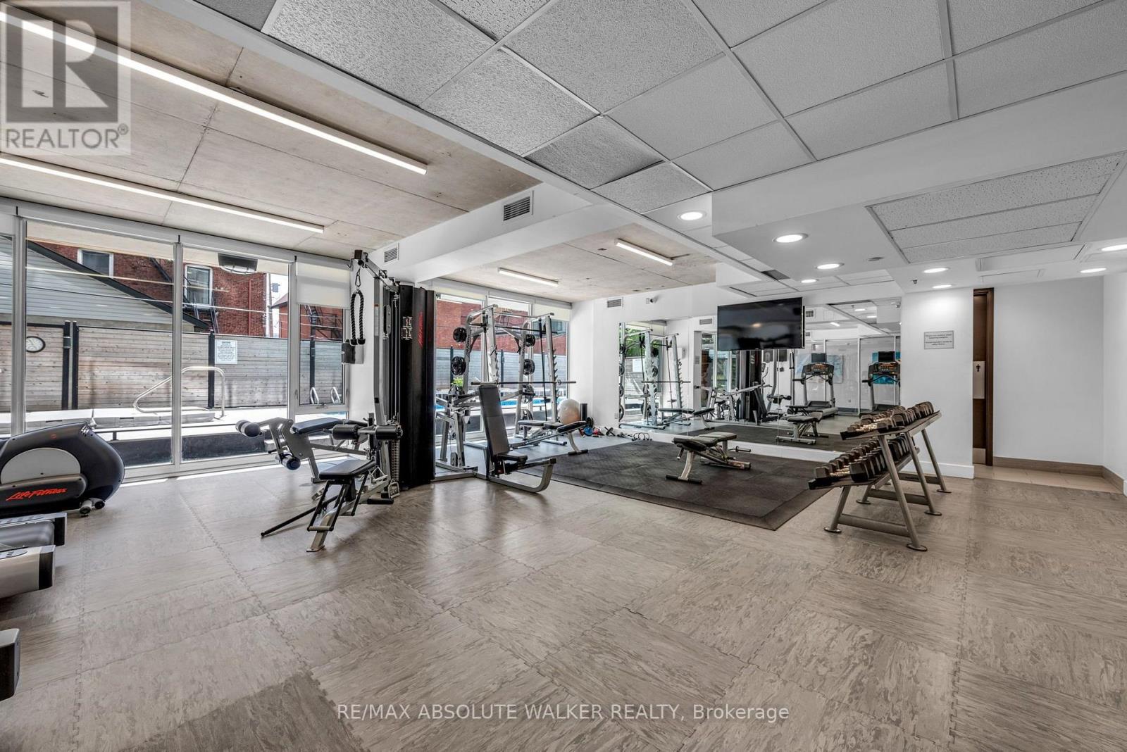 #810 300 LISGAR STREET - 18
