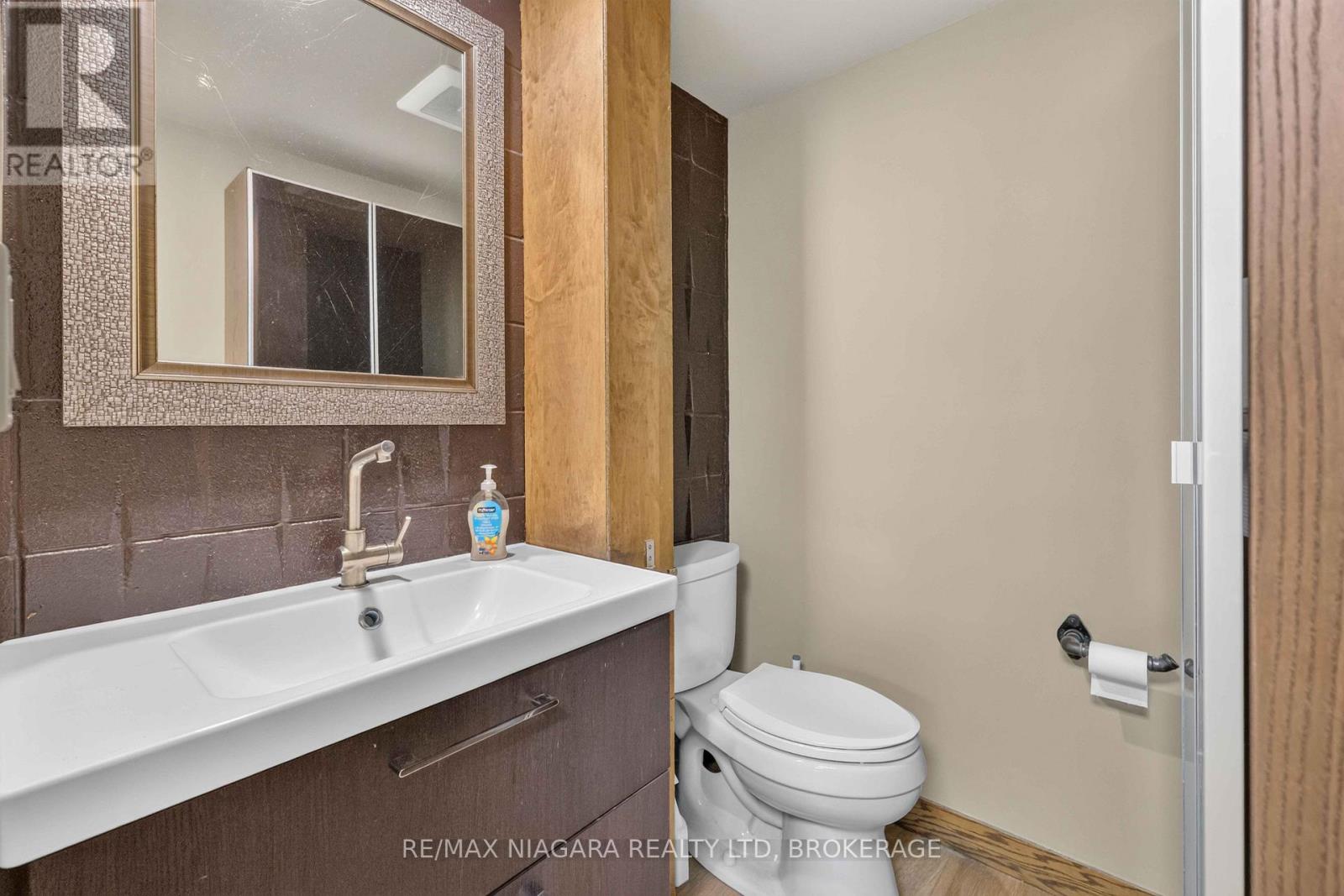 2517 First St Louth Street — photo 25